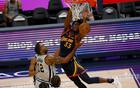 他，24歲天才，NBA十年最失敗。無球可打。